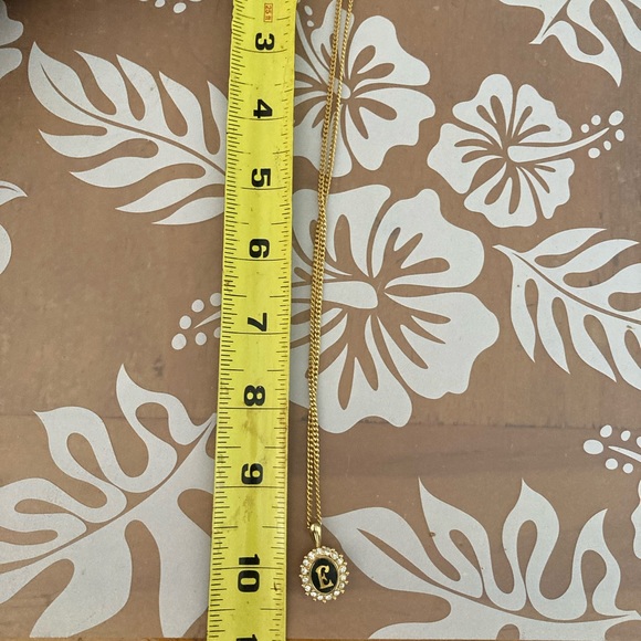 NWOT BLACK & GOLD RHINESTONE INITIAL NECKLACE  LETTER E - Picture 2 of 4